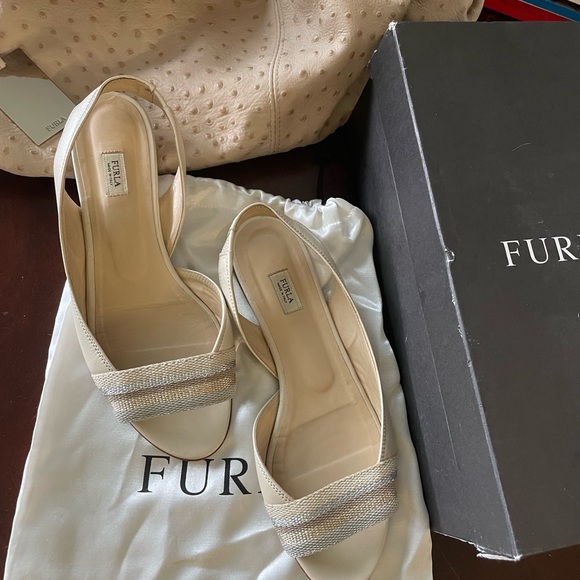 Furla Flats ( Made in Italy) - Picture 3 of 10